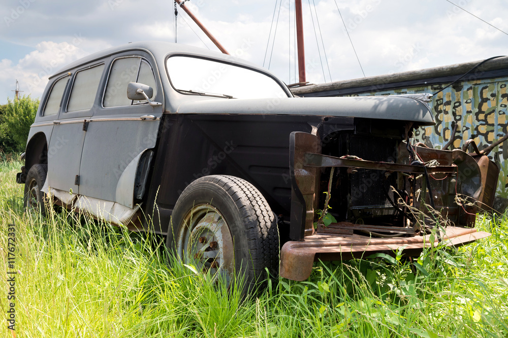 unrestaurierter Oldtimer im Fundzustand unrestaurierter Oldtimer im Fundzustand