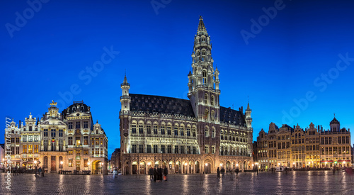 The famous Grand Place in blue hour in Brussels, Belgium © Horváth Botond