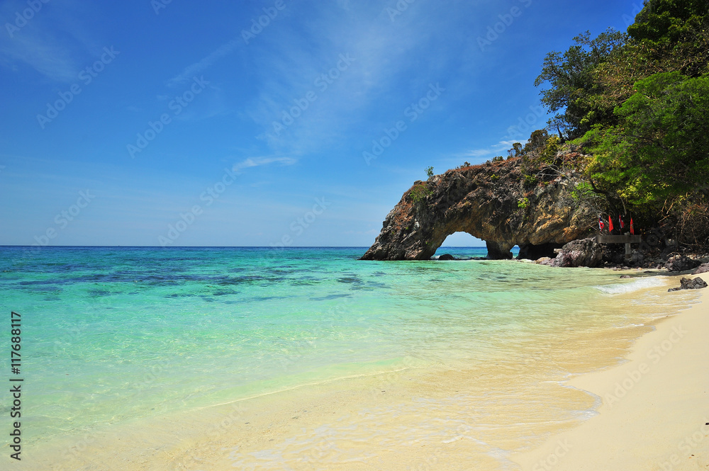 Fototapeta premium Tropical Island with Beautiful Blue Sea