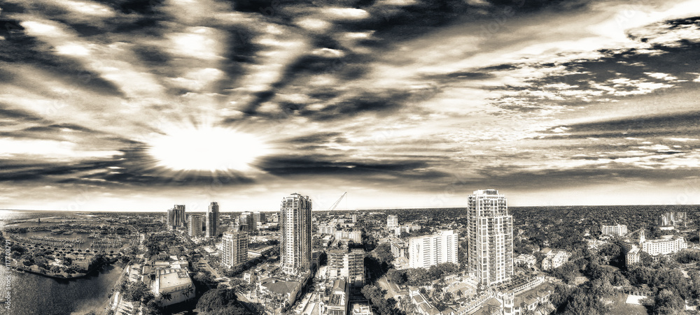Fototapeta premium St Petersburg aerial view at sunset, Florida