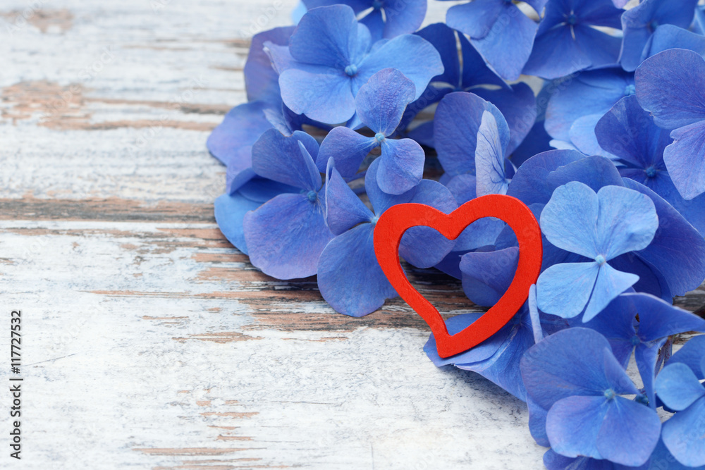 blue flower and red heart lying on wood - obrazy, fototapety, plakaty 