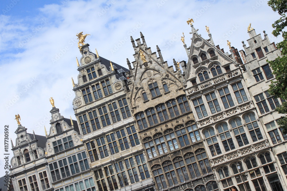 Antwerpener Schokoladenseite / Zeile historischer Zunfthäuser auf dem Grote Markt in Antwerpen