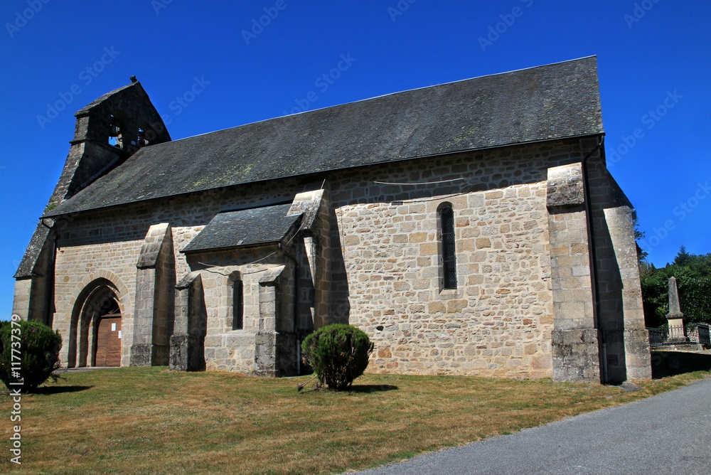 Eglise de Saint-Hilaire les courbes.(Corrèze)