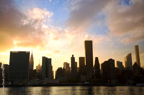 Manhattan Midtown skyline at sunset © Oleksandr Dibrova