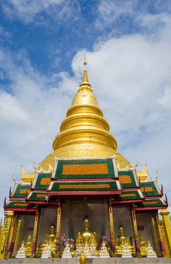 Fototapeta premium golden pagoda with buddha statues at lamphun,thailand