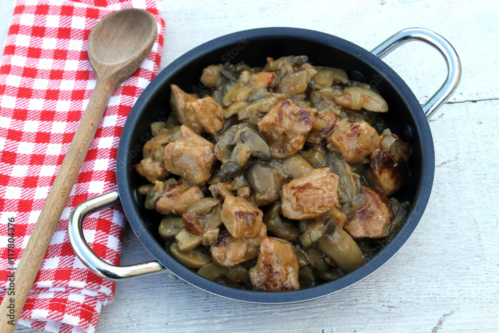 sauté de porc sauce champignons 09082016 sauté de porc sauce champignons 09082016
