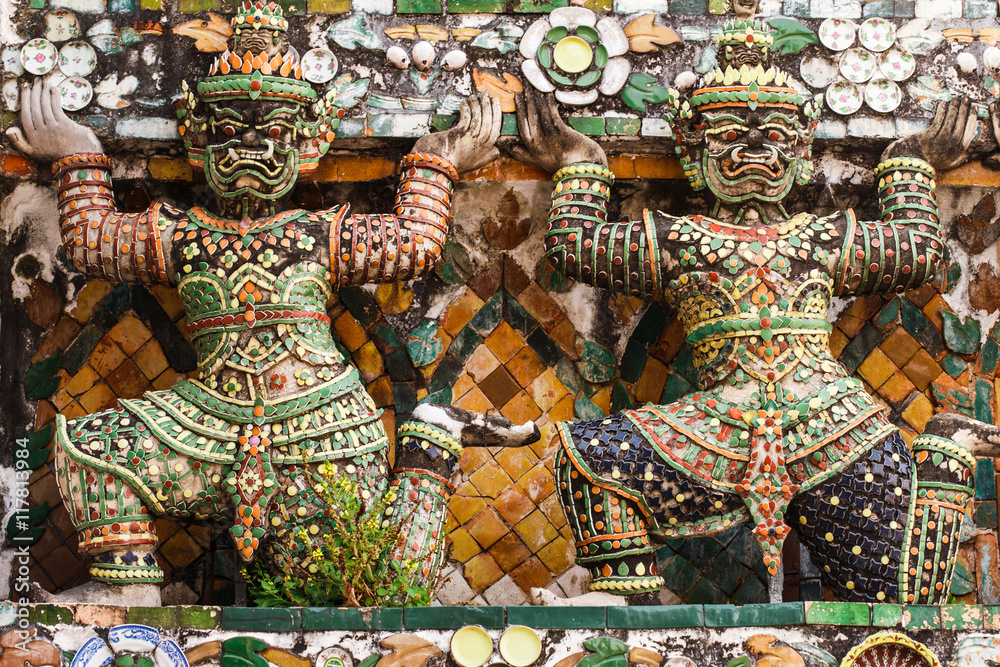 Fototapeta premium Wat Arun Thailand Temple statues