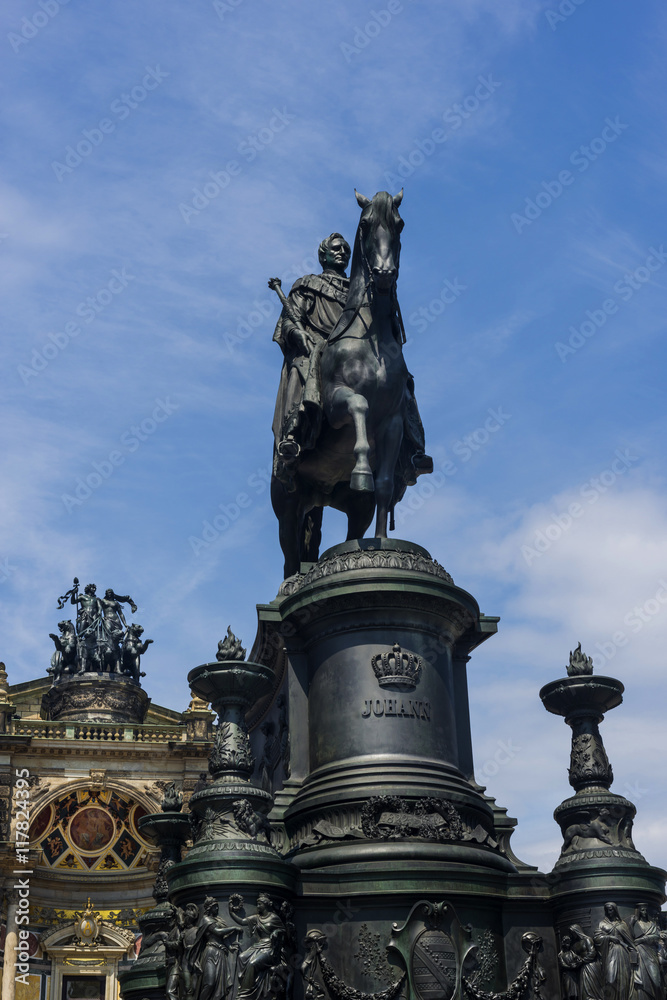 König Johann und Semperoper in Dresden