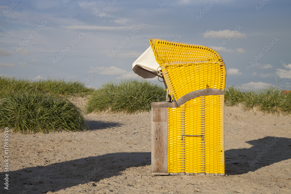 Strandkorb am Sandstrand, Norddeich, Niedersachsen, Deutschland Stock Photo  | Adobe Stock