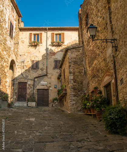 Fototapeta Naklejka Na Ścianę i Meble -  Street in Montemerano, Tuscany