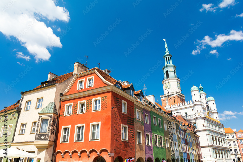 Obraz premium colorful houses and town hall on Old Market Square in Poznan, Poland