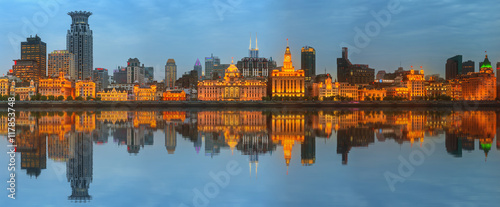 Obraz na plátne Skyline of The Bund, marvellous historical buildings and Huangpu River on sunset
