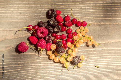 Fototapeta Naklejka Na Ścianę i Meble -  wild berries on wooden background