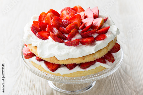 Obraz na plátne Strawberry and cream sponge cake