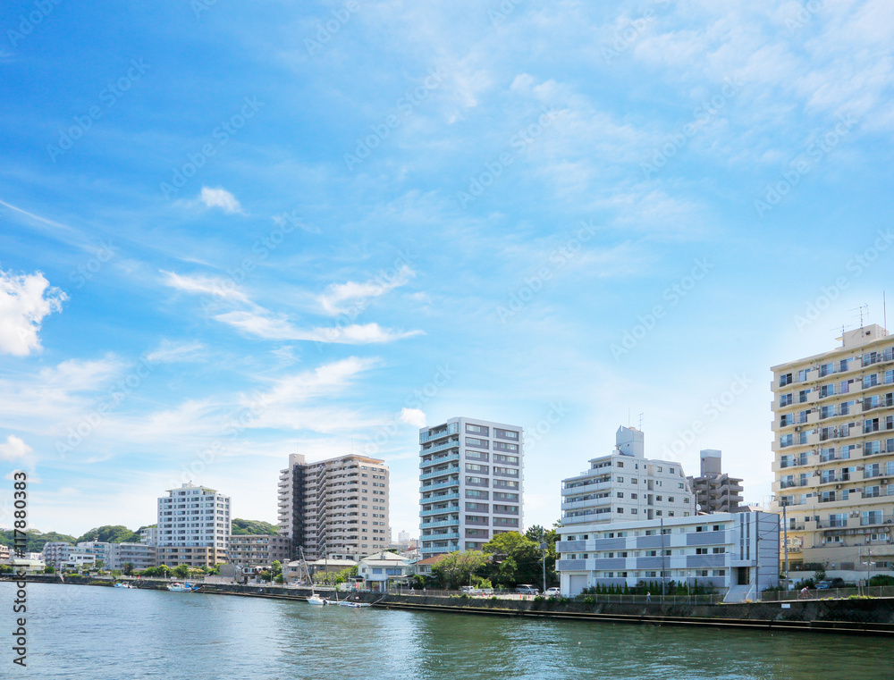 水辺の町と青空 水辺の町と青空