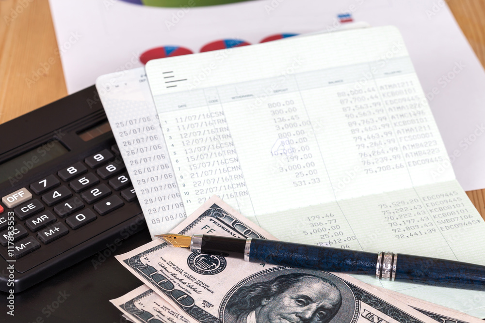 Obraz premium Saving account from bank with pen for financial and loan