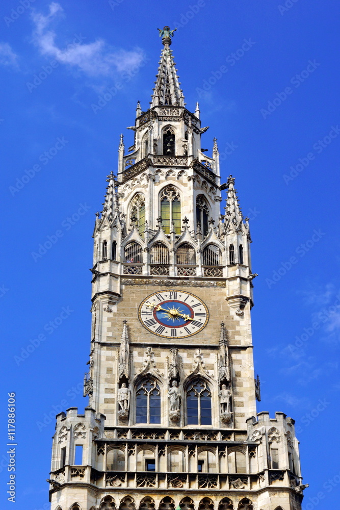 Turm des historischen Rathauses in MÜNCHEN