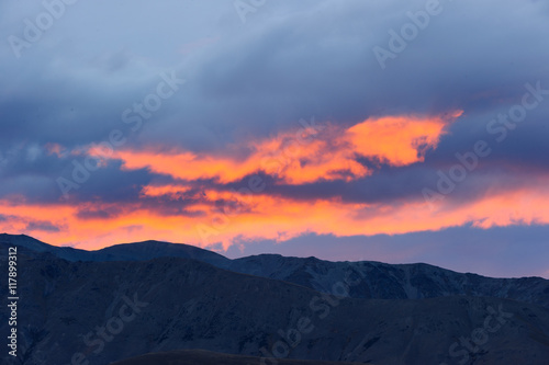 Fototapeta Naklejka Na Ścianę i Meble -  Wolken Glühen Sonnenuntergang episch 