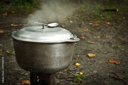 Boiling travel pot on a gas burner