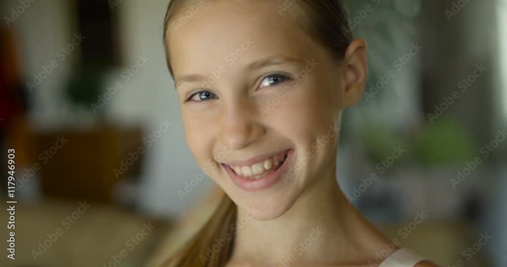 Close-up often years old girl smiling and looking att he camera