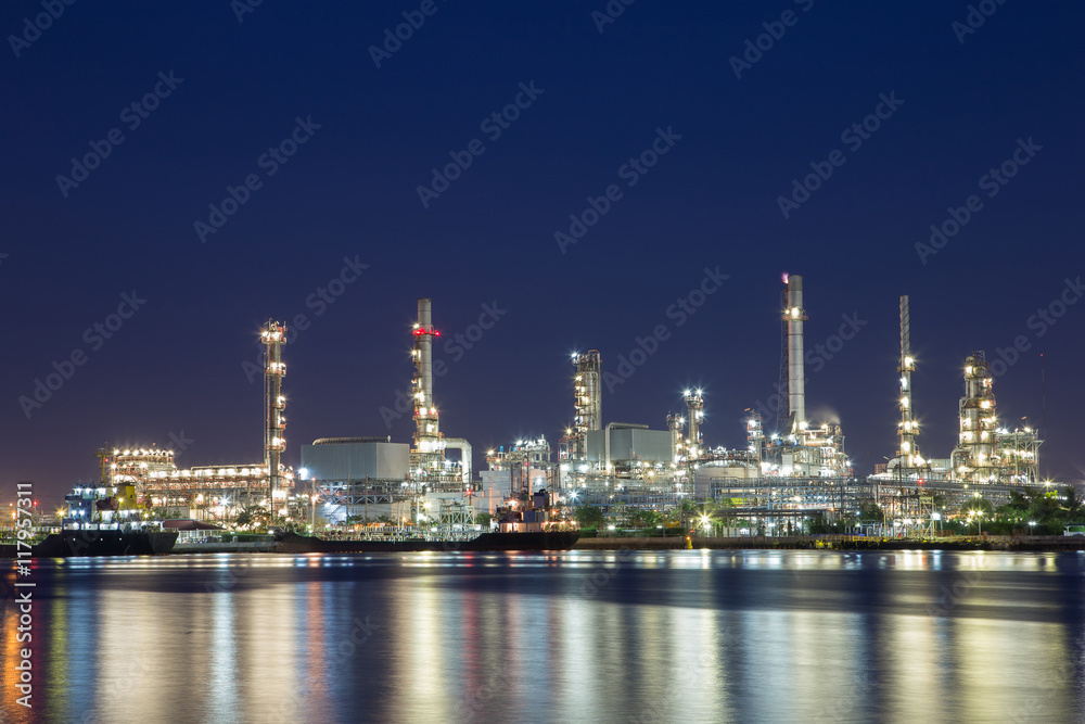 Onshore crude oil refinery that distillation crude oil to petrochemical products.