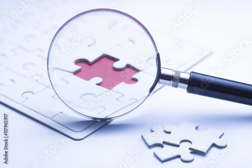 Obraz na płótnie Magnifying Glass On Missing Puzzle.