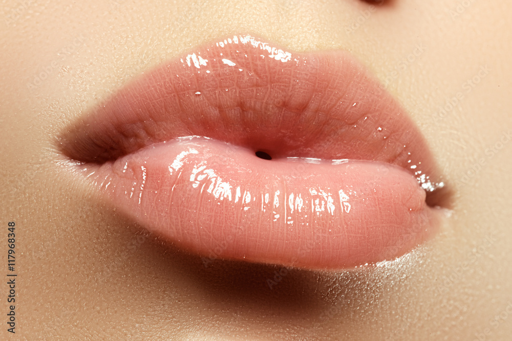 Close-up of a beautiful sexy natural lips giving kiss. Nice full lips with  gloss lip makeup. Fashion makeup. Sexy lips. Beauty lips makeup detail  Stock Photo | Adobe Stock