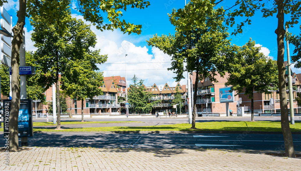 Naklejka premium ROTTERDAM, Netherlands - August 10 : Street view of Downtown Rot