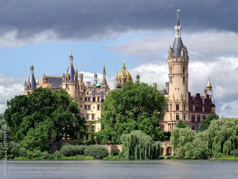 Naklejka premium Schloss Schwerin im Sommer