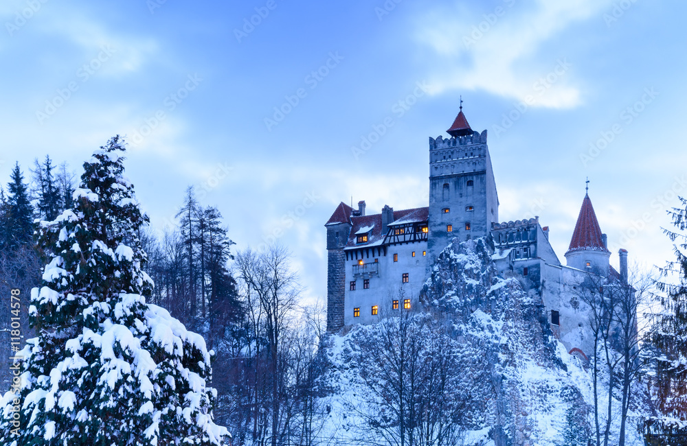 Φωτογραφία Beautiful and traditional architecture of the famous Dracula castle of Bran in w