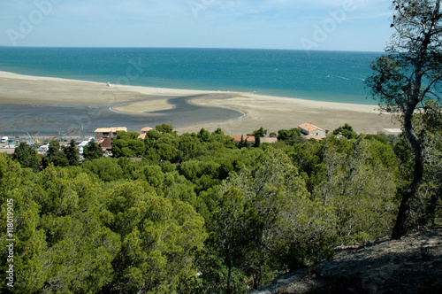 La plage des Coussoules à Leucate, Aude, en bordure de Méditerranée photo