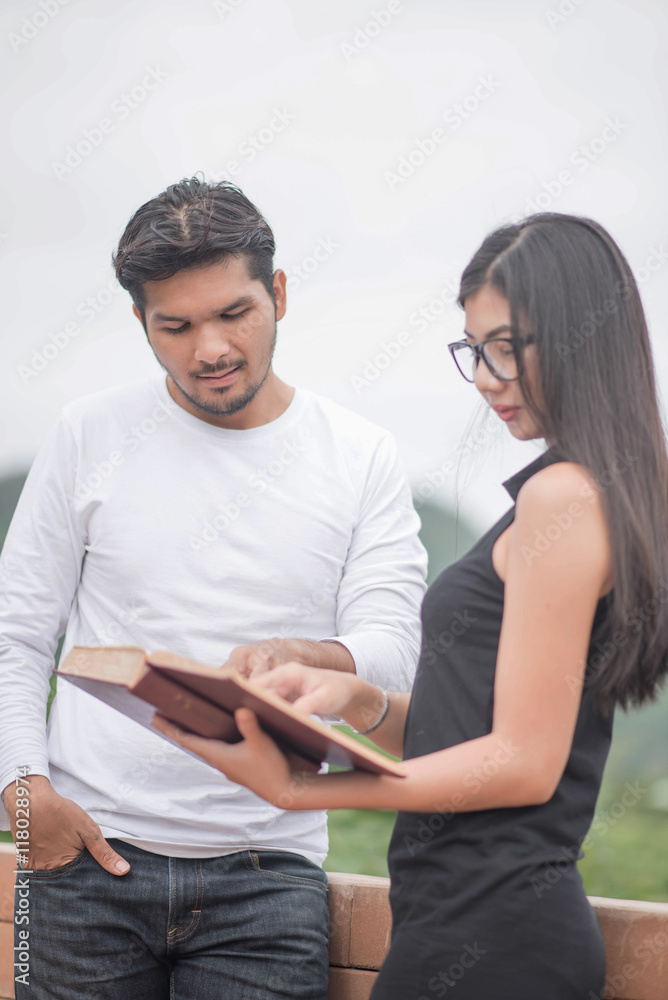 Business men and women are knowledgeable. Business men and women are knowledgeable.
