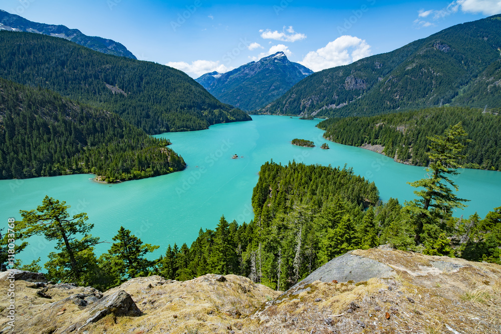 Obraz premium Lake Diablo Man Made Aqua Green Colored Lake in the North Cascades off Highway 20, Washington State, USA