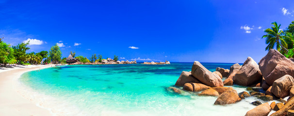 Acrylglasbilder Tropischer Strand Anse Georgette mit Granitfelsen auf Praslin  © Freesurf