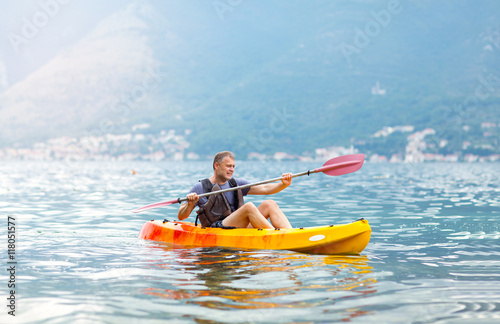 Mature man kayaking on the sea © Mediteraneo
