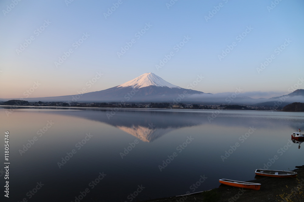 富士山　河口湖の逆さ富士