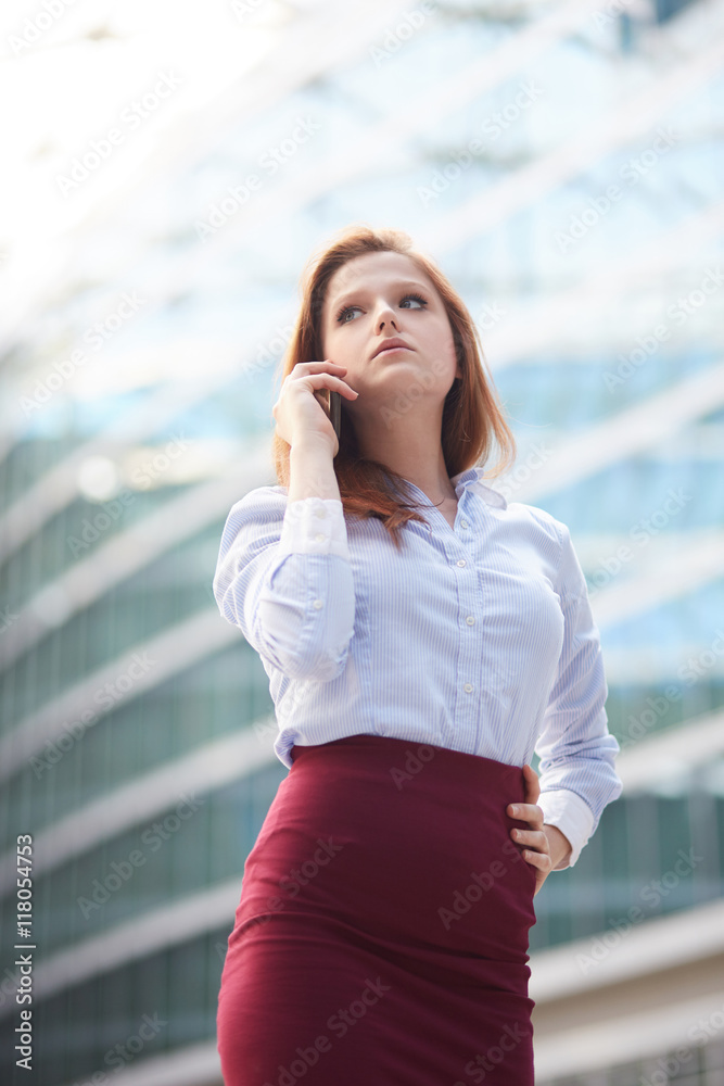 Fototapeta premium businesswoman talking to mobile