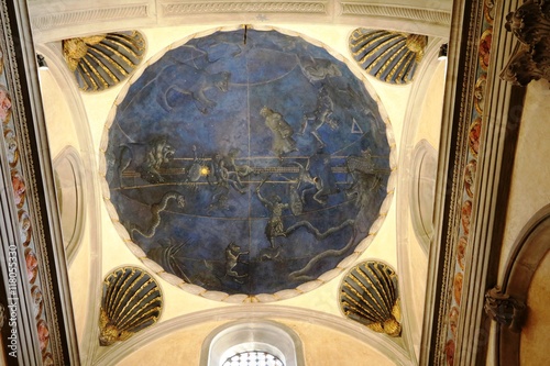 Fotografie Inside view of Basilica of San Lorenzo, Florence Italy