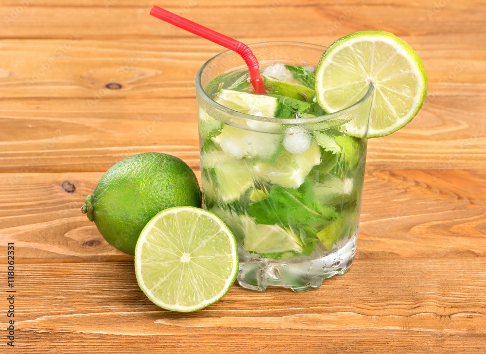 Cocktail mojito on table