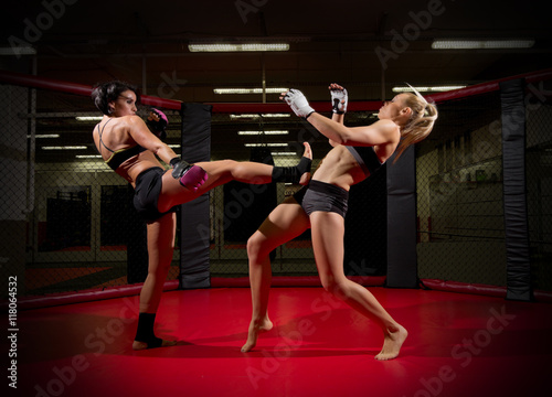 Two wrestler women © Boris Riaposov
