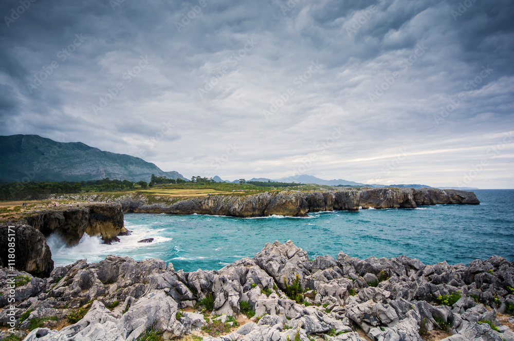 Fototapeta premium Steilküste am Meer in Asturien (Spanien)