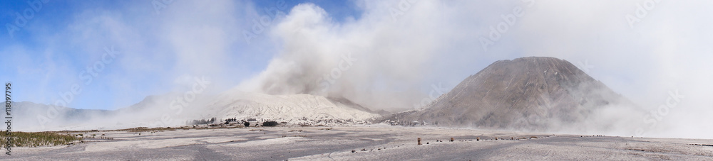 Le Mont Bromo et son parc national, Java, Indonésie Le Mont Bromo et son parc national, Java, Indonésie
