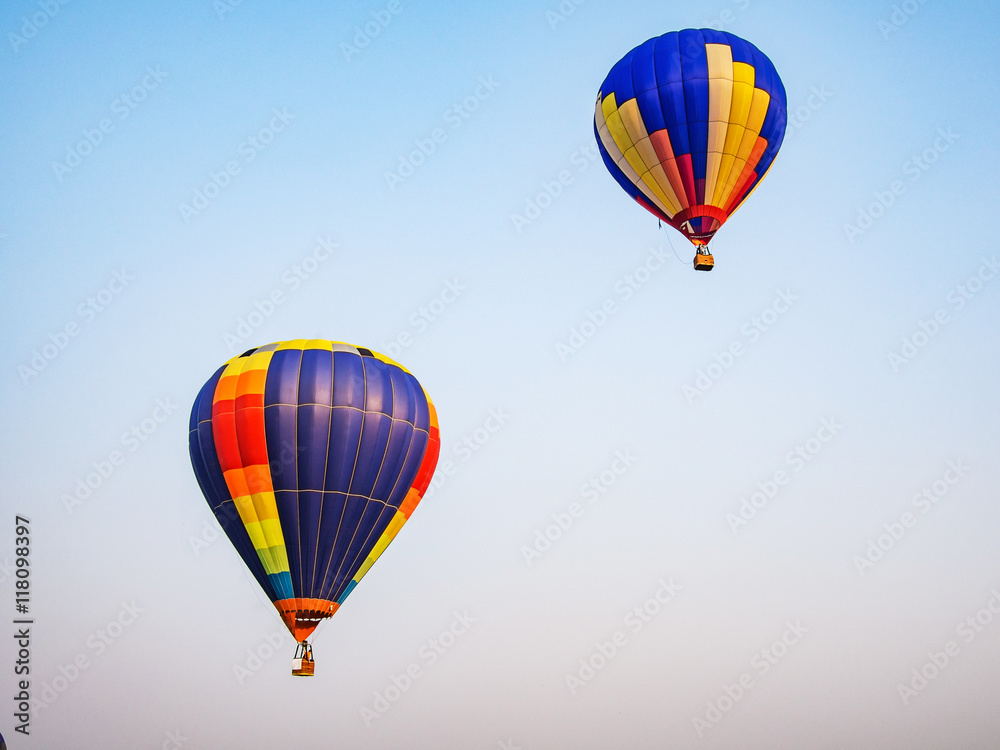 Obraz premium hot air balloon airship in journey on sky