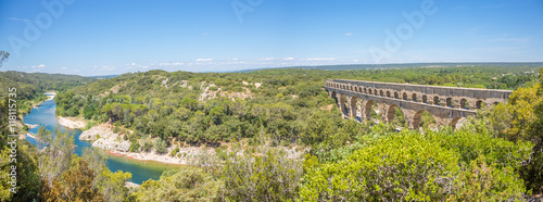 Panorama du Pont du Gard et des gorges du Gardon