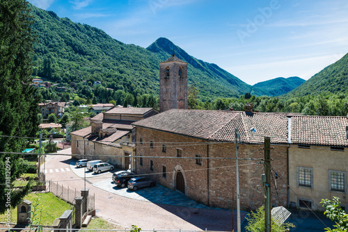 Badia di San Gemolo situata nel paese di Ganna, in Valganna, provincia di Varese, Italia. La struttura risale al XII secolo photo