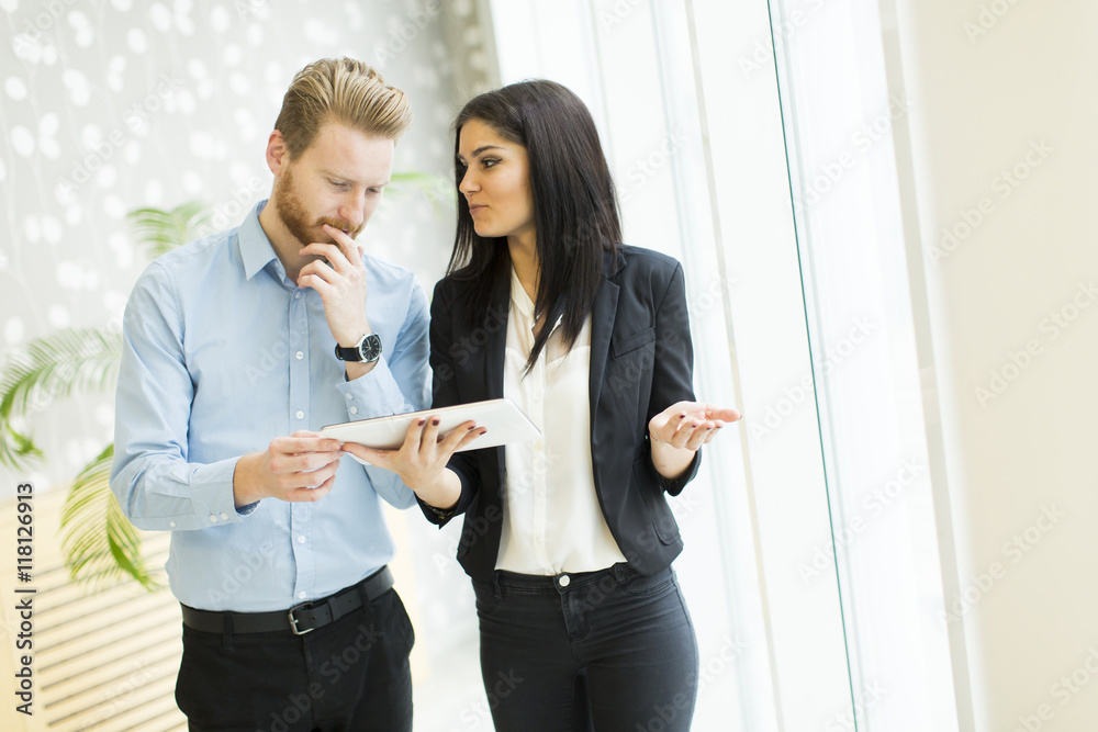 Fototapeta premium Couple with tablet