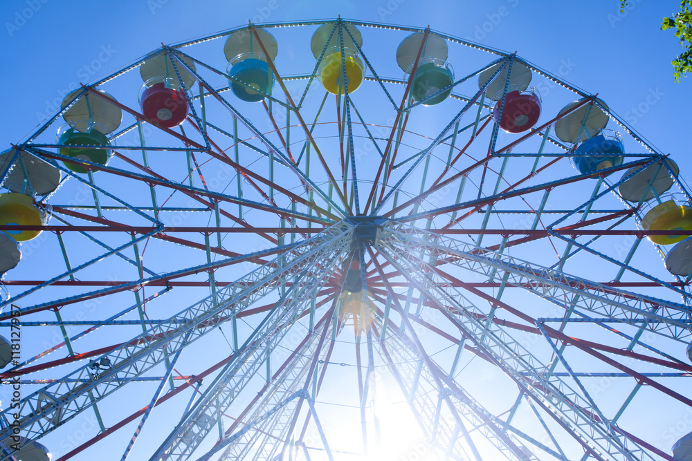 Obraz premium Ferris wheel in an amusement park