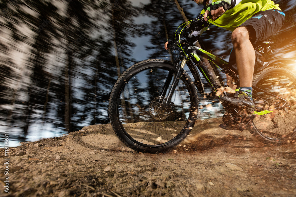 Naklejka premium Low angle view of mountain biker riding on trail