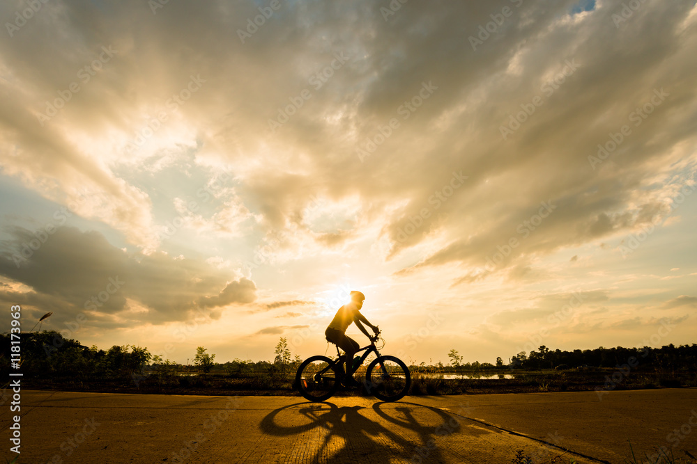 Fototapeta premium Silhouette of cyclist motion on sunset background