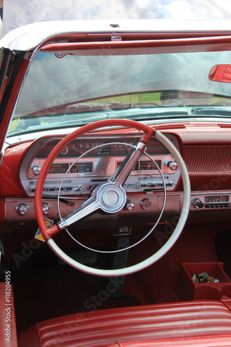 Vintage car dashboard © Studio Porto Sabbia